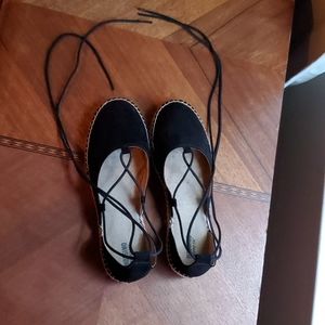 Mossimo black espadrille with tan sole size 7
